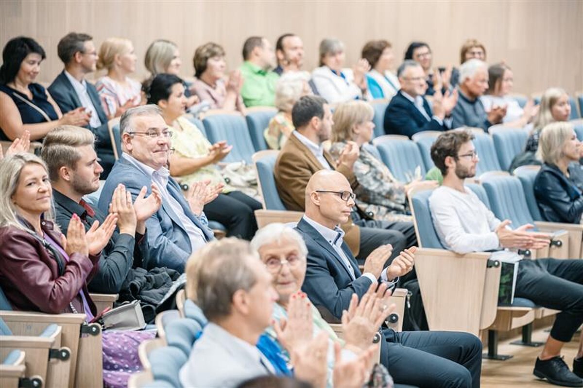 LU darbinieki sapulcē